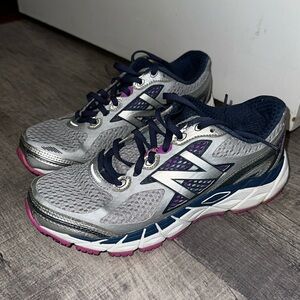 New Balance 840 v3 running shoes